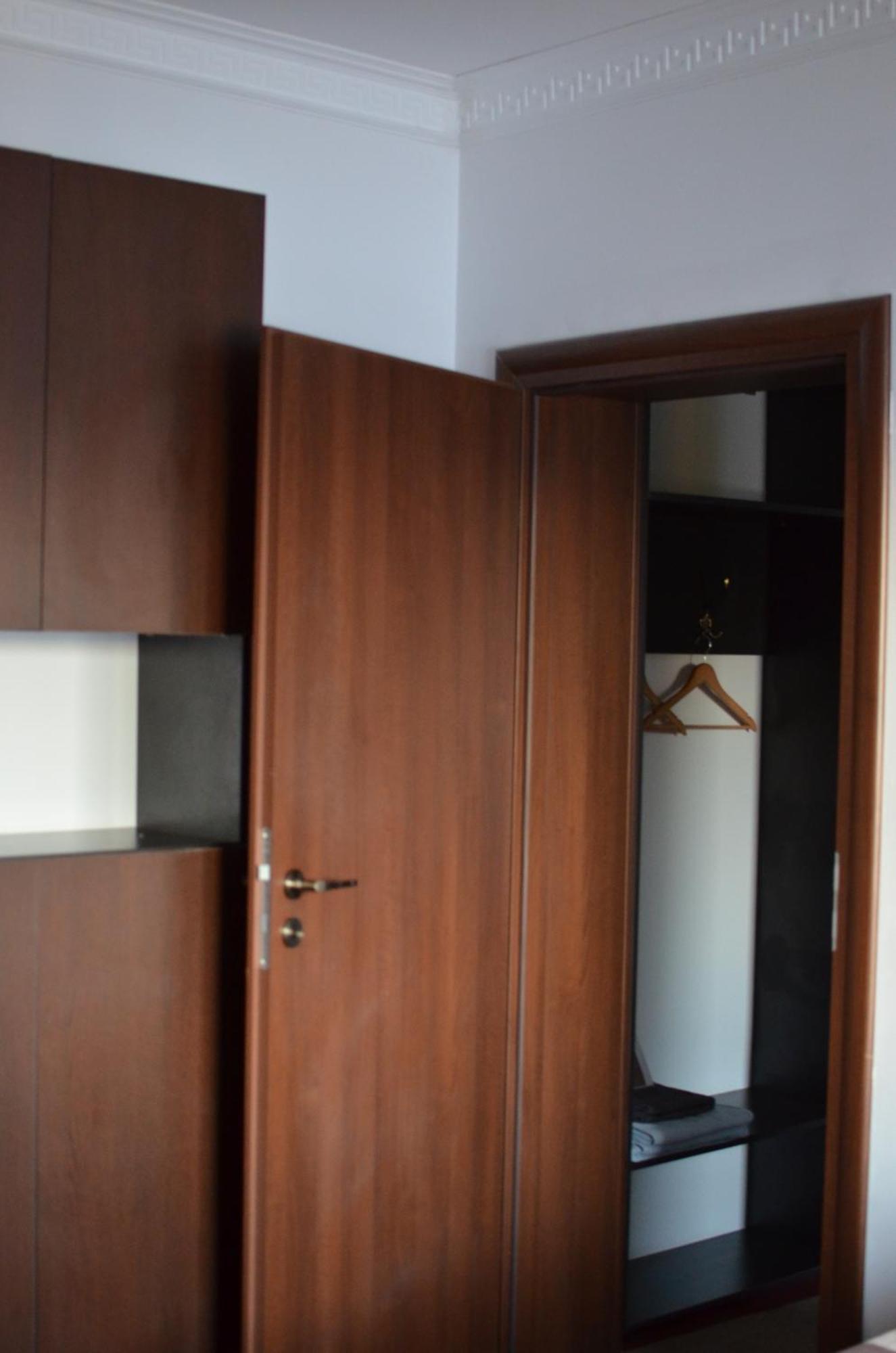 Vila Cu Trandafiri Cozy Apartments 2 Camere Bragadiru Eksteriør bilde