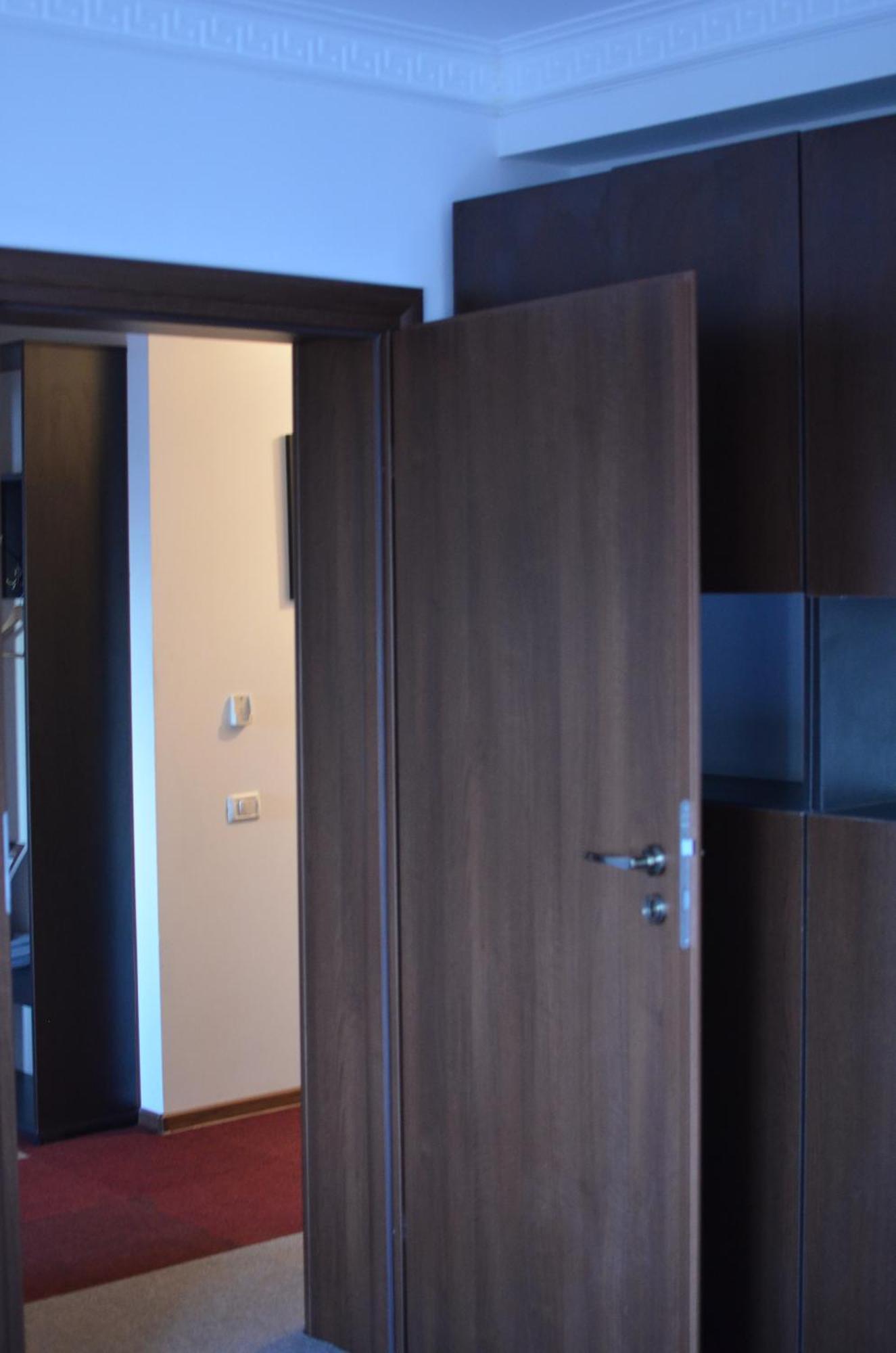 Vila Cu Trandafiri Cozy Apartments 2 Camere Bragadiru Eksteriør bilde