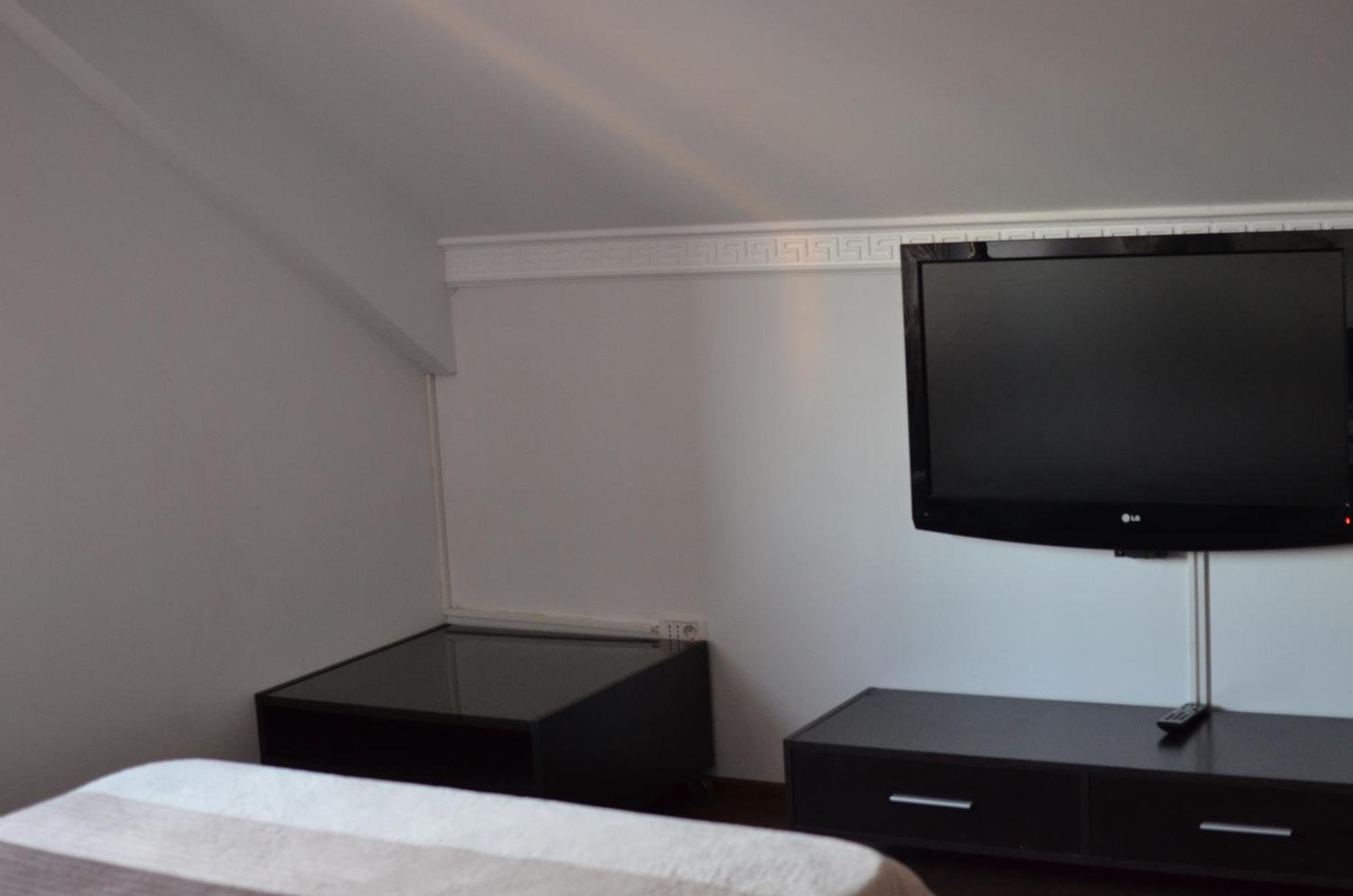 Vila Cu Trandafiri Cozy Apartments 2 Camere Bragadiru Eksteriør bilde