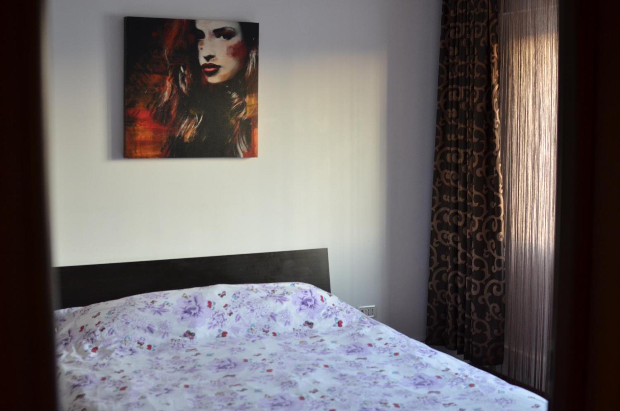 Vila Cu Trandafiri Cozy Apartments 2 Camere Bragadiru Eksteriør bilde