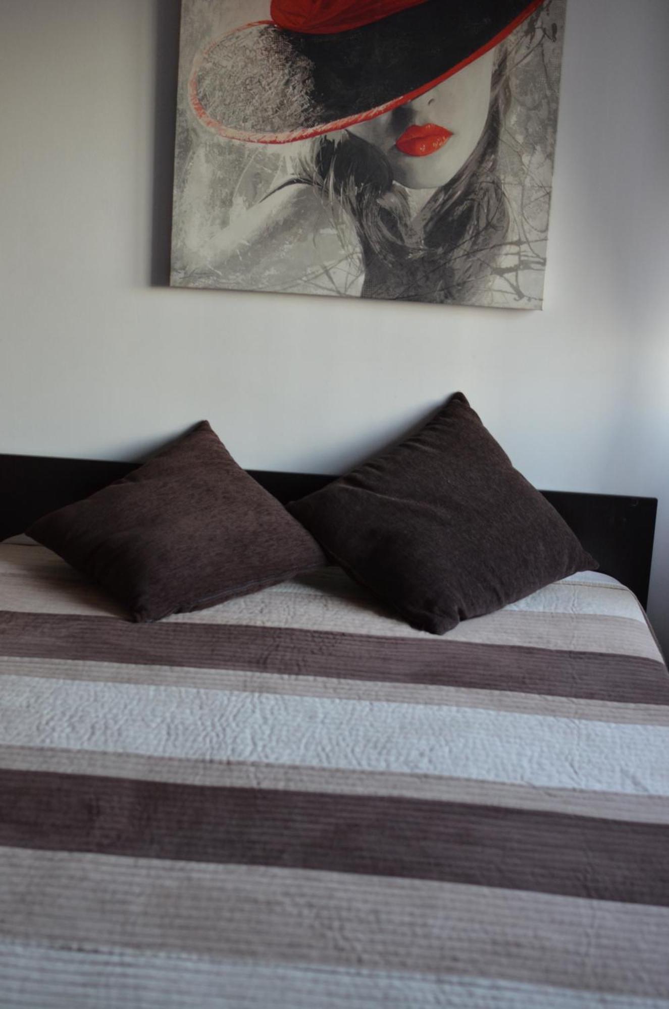 Vila Cu Trandafiri Cozy Apartments 2 Camere Bragadiru Eksteriør bilde